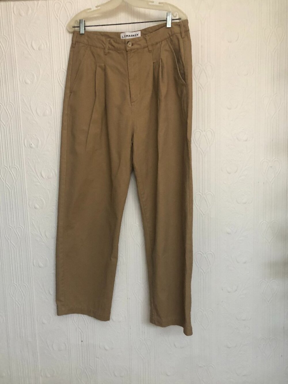 LF Markey - British brand - Classic tan trousers with pleats Current style 12 US
